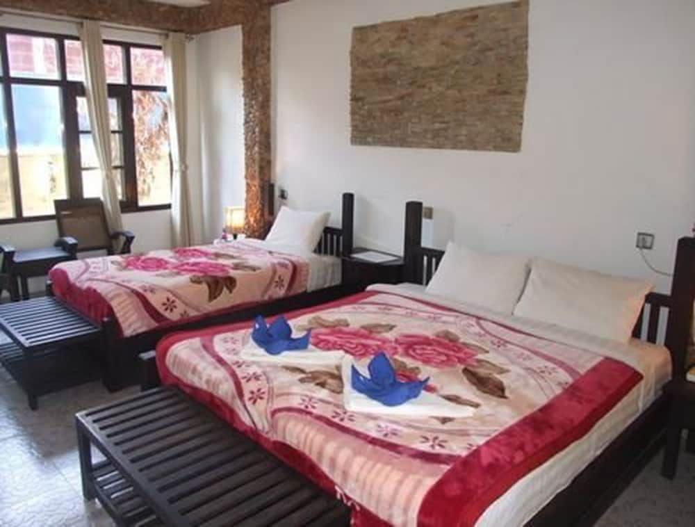 Aquarius Inn Inle Lake Family Room 3