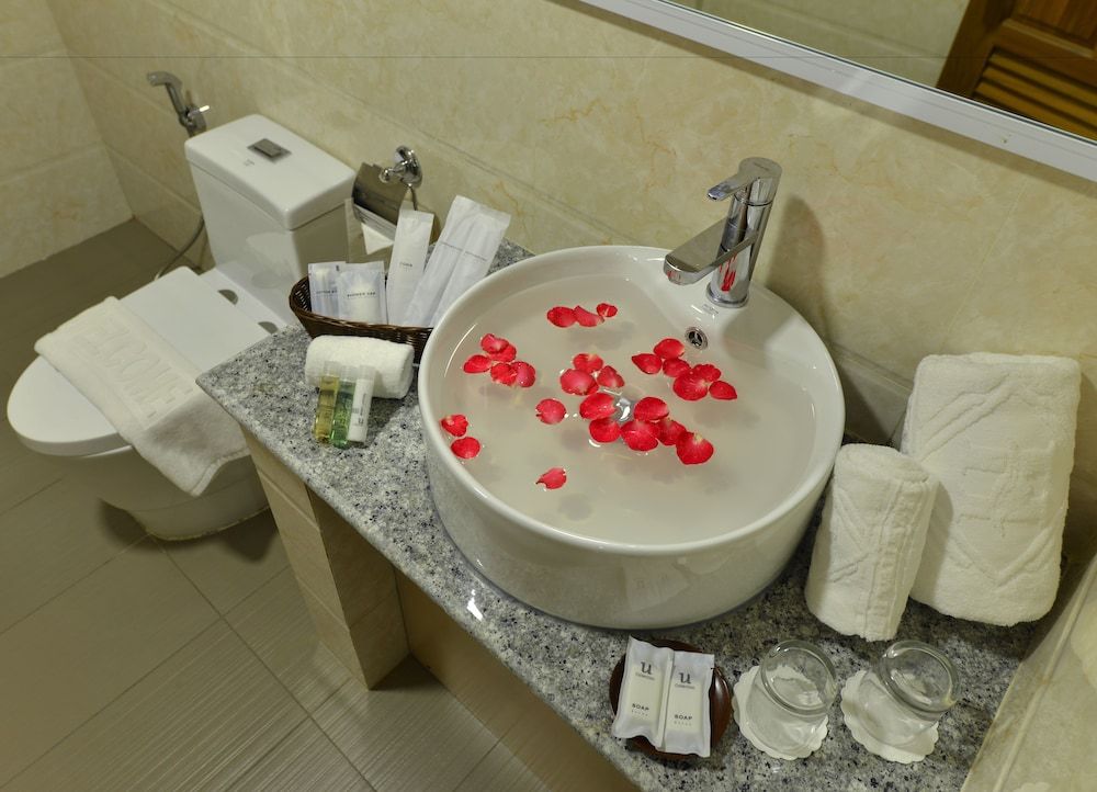 Hotel H Valley Yangon Valley Suite (Bathtub + 40" TV) 7