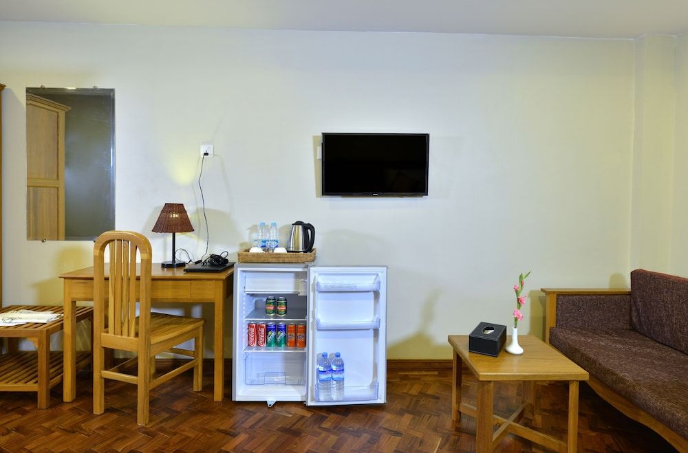 Hotel H Valley Yangon Deluxe Room 5