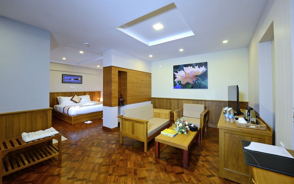 Hotel H Valley Yangon Valley Suite (Bathtub + 40" TV) 3
