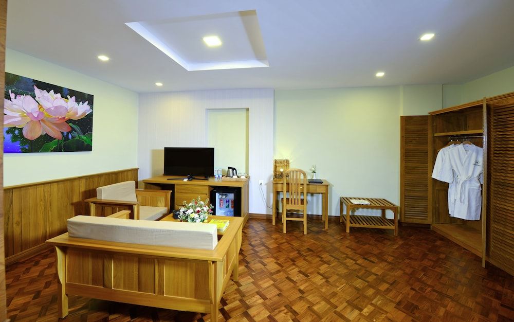 Hotel H Valley Yangon Valley Suite (Bathtub + 40" TV) 8
