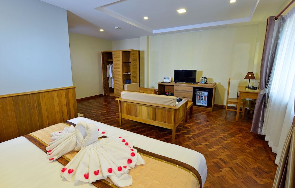 Hotel H Valley Yangon Suite