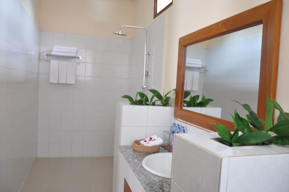 Trinity Family Inn Family Room 8