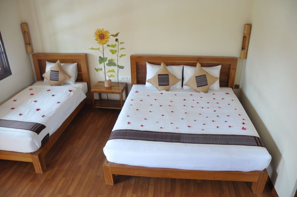 Trinity Family Inn Family Room 2