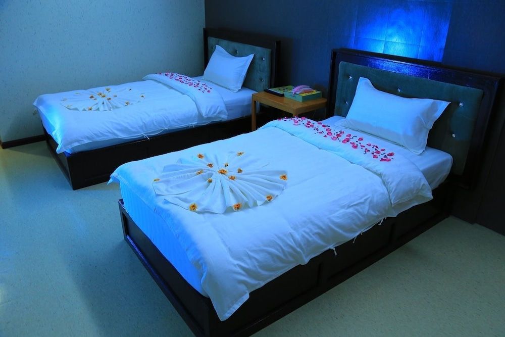 King & Queen Hotel Superior Room 4