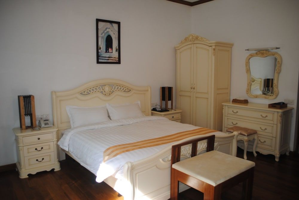 Myitkyina Plam Spring Resort Hotel Deluxe Bungalow 4