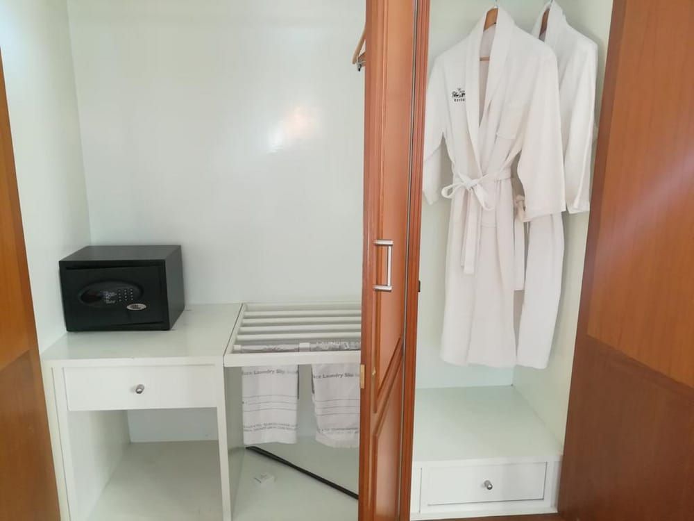 Myitkyina Plam Spring Resort Hotel Deluxe Room, River View 4