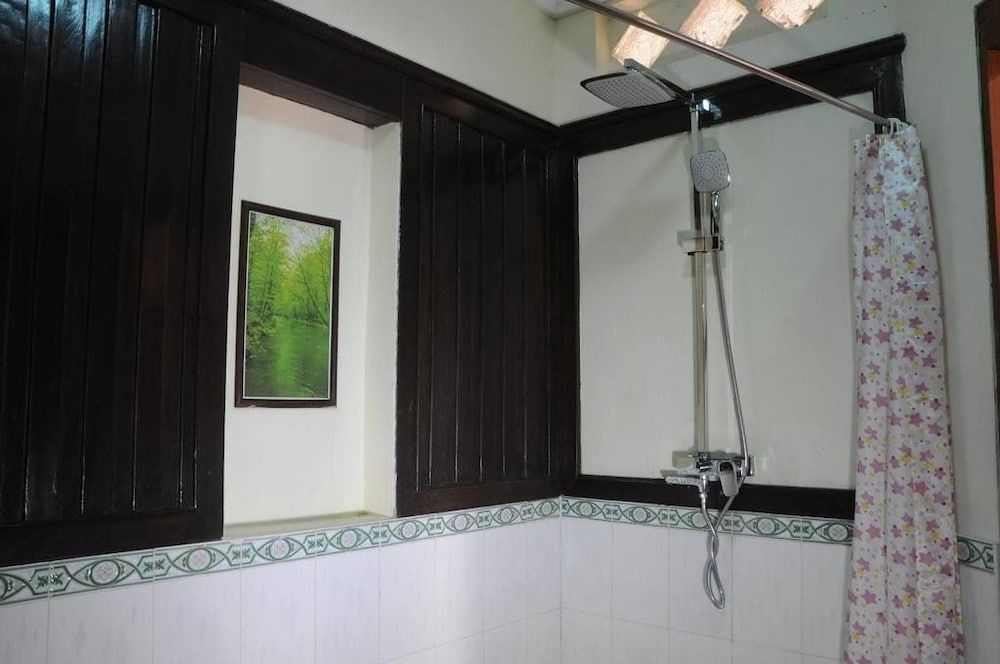 Hsaung Thazin Hotel Pyin Oo Lwin Deluxe Room 2