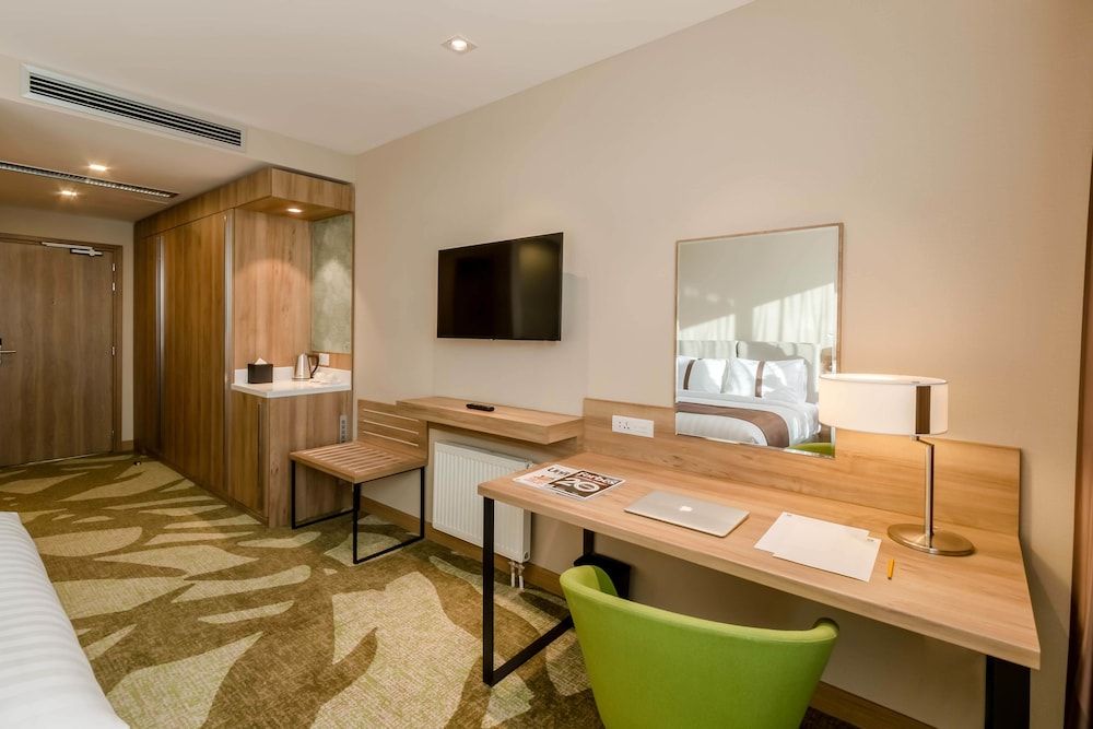 Holiday Inn Ulaanbaatar by IHG Standard Room, 1 King Bed, Accessible (Roll-In Shower) 5