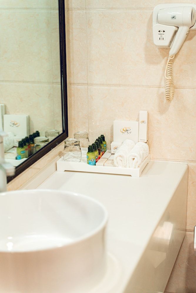 The Grand Hill Hotel Standard Twin Room 4