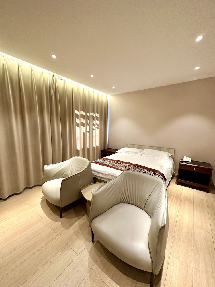 undefined Mika Hotel 2