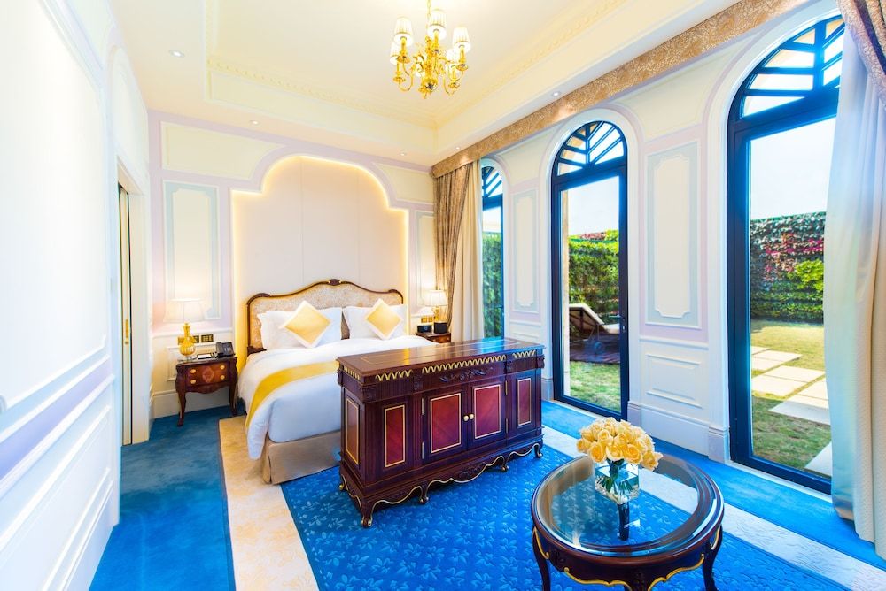 Legend Palace Hotel One Bedroom Suite With Garden, Balcony