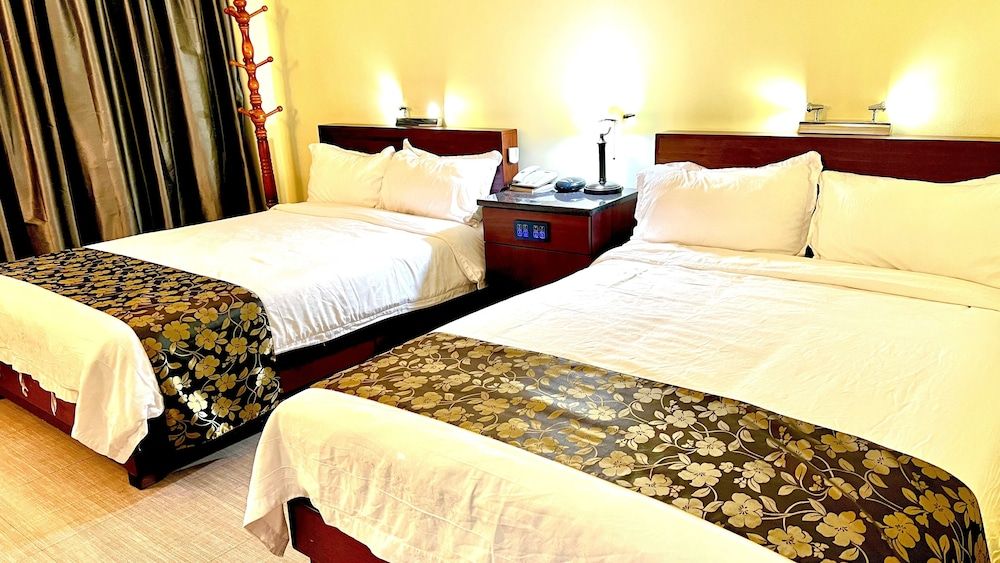 Serenti Hotel Family Room, 2 Double Beds