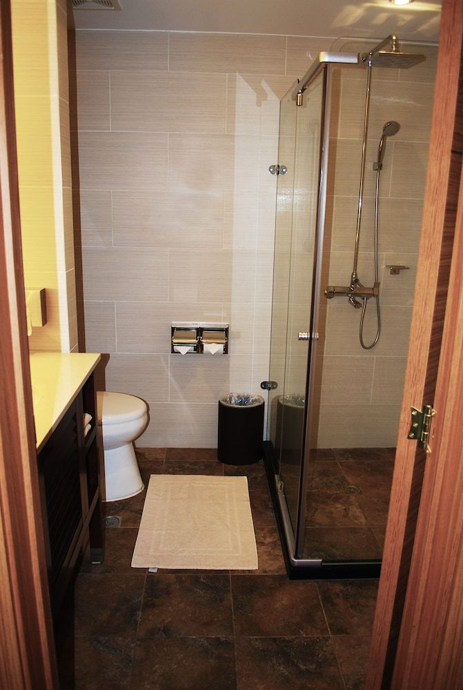 Surfrider Resort Hotel Standard Room, 1 Queen Bed, Non Smoking 4