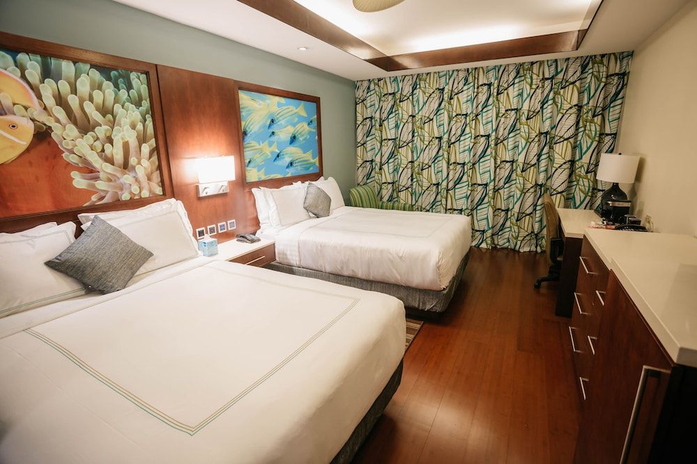Surfrider Resort Hotel Deluxe Room, 2 Queen Beds, Non Smoking 4