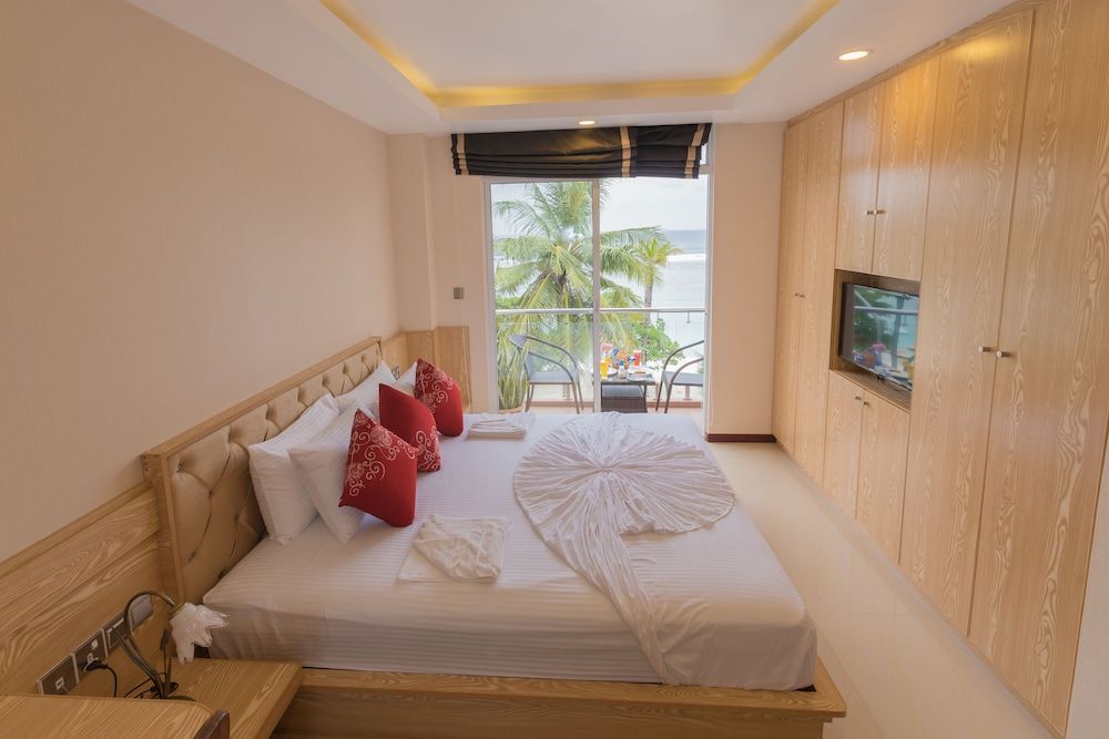 Hathaa Beach Maldives Deluxe Double Room, Sea Facing
