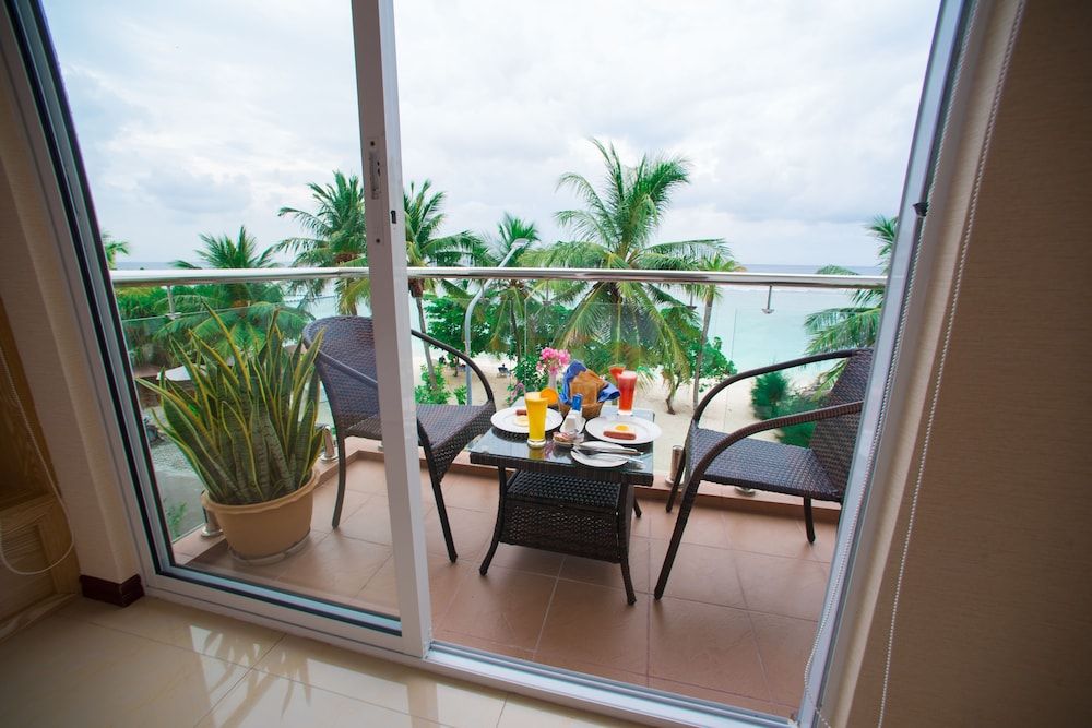 Hathaa Beach Maldives Deluxe Double Room, Sea Facing 3