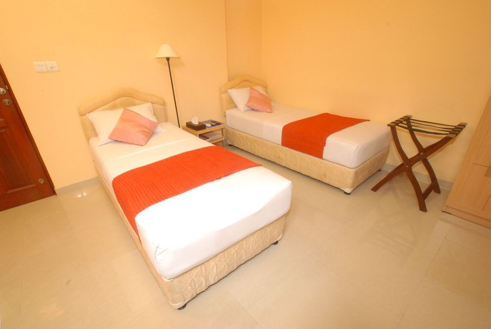 undefined House Clover 8