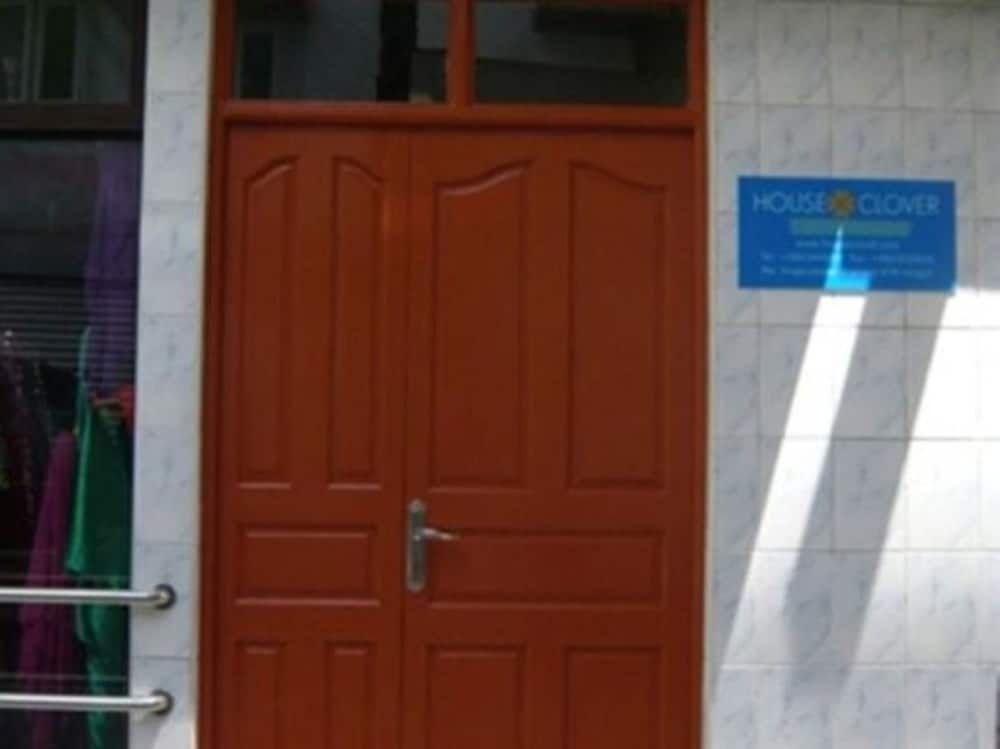 undefined House Clover 6