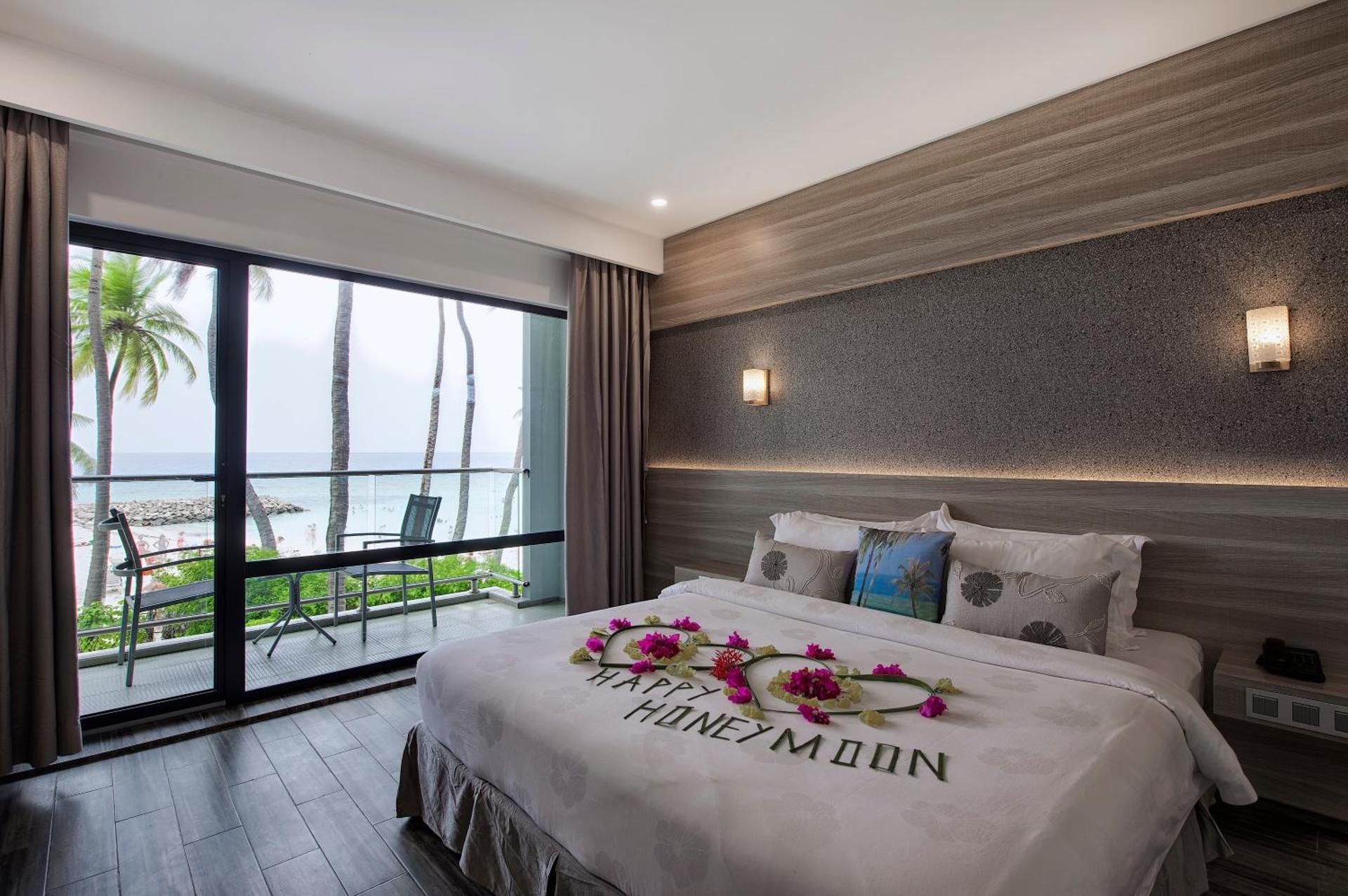 Deluxe Double Room with Balcony & Sea View with Honeymooners Escape