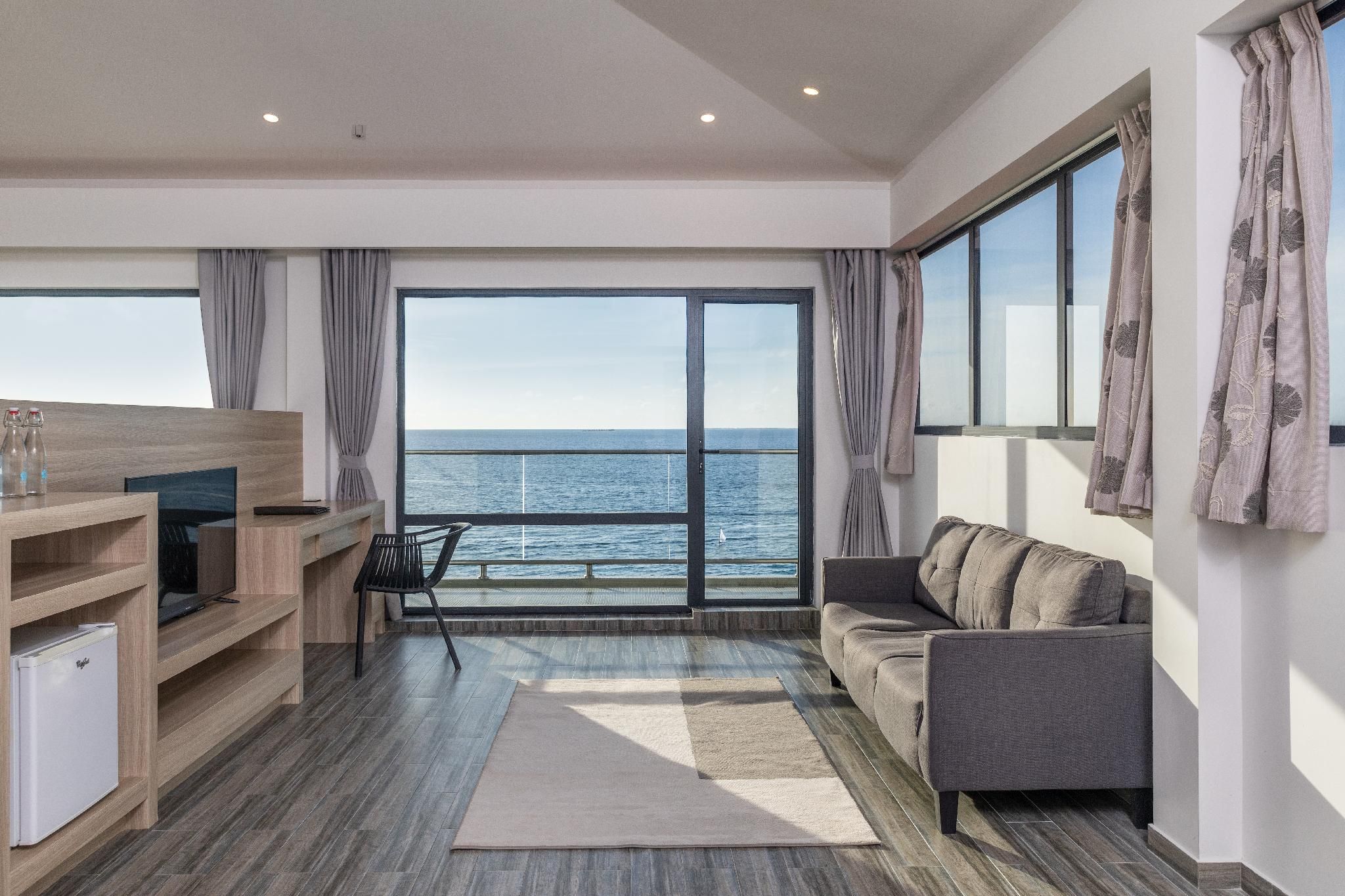 Kaani Grand Seaview King Suite