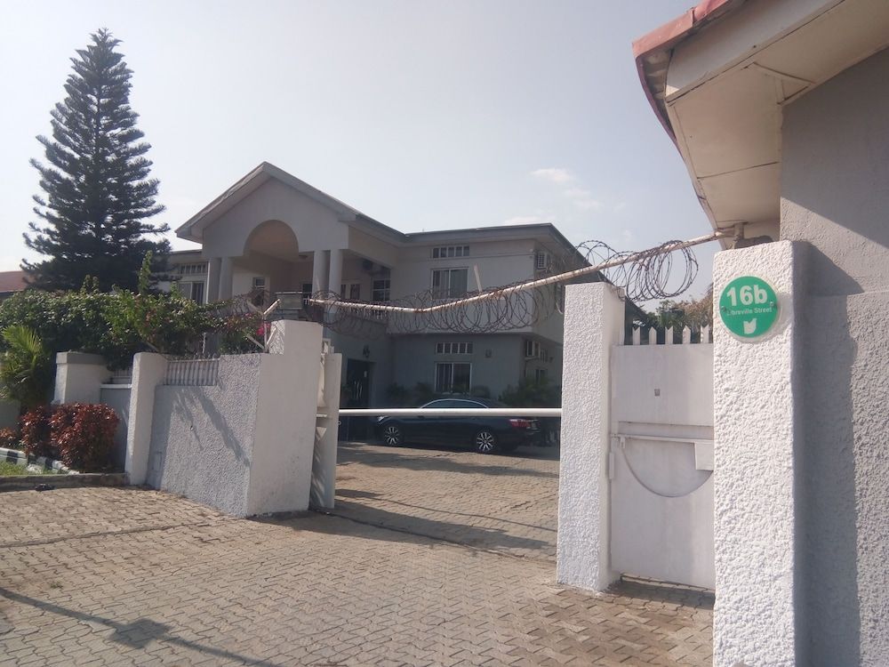 Bjorne Classic Suites