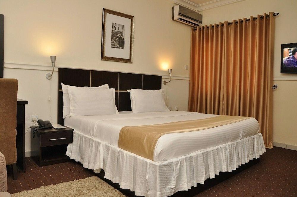 Bjorne Classic Suites