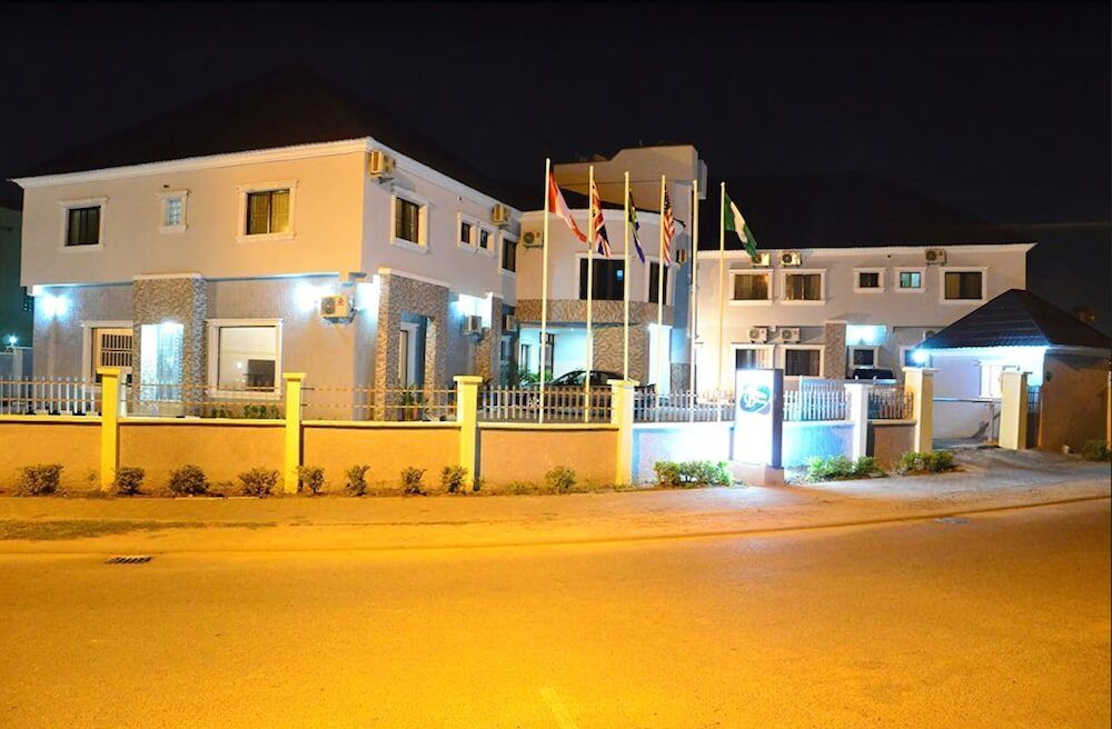Bjorne Classic Suites