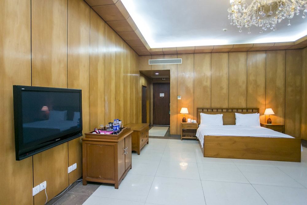 Lagos Oriental Hotel Deluxe Room, Lagoon View 4