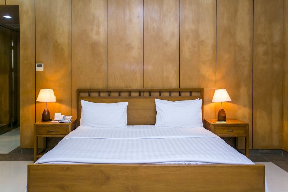 Lagos Oriental Hotel Deluxe Room, Lagoon View 3