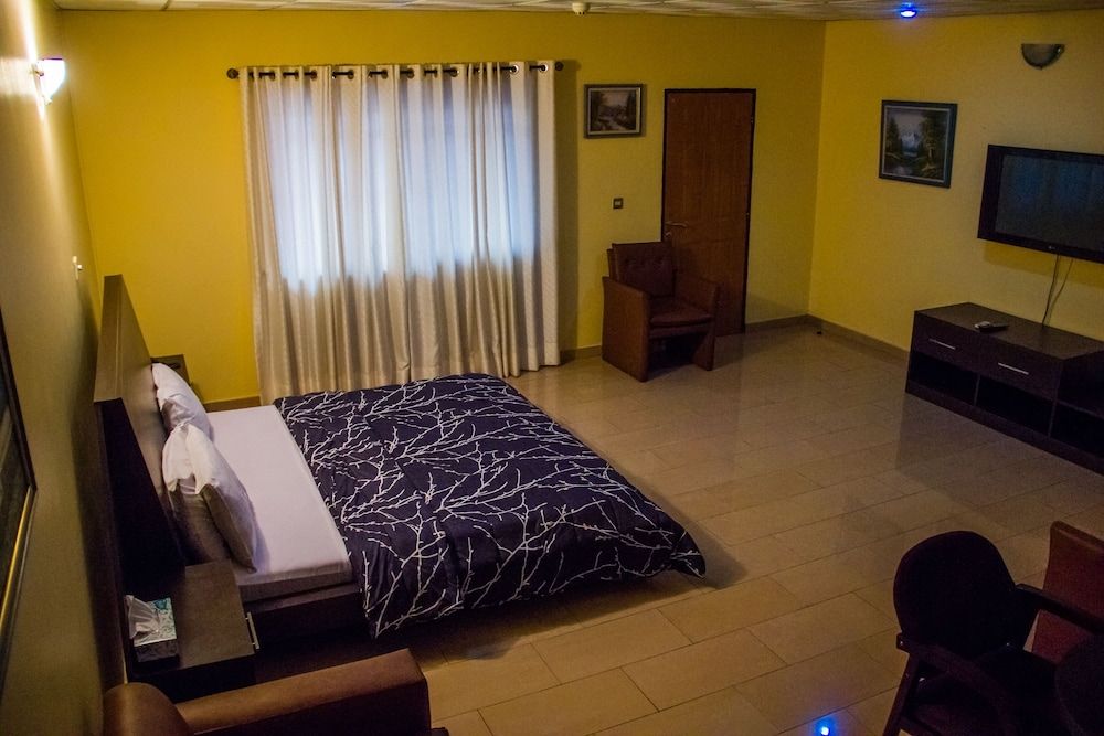 Lamia Inn Royal Suite 5