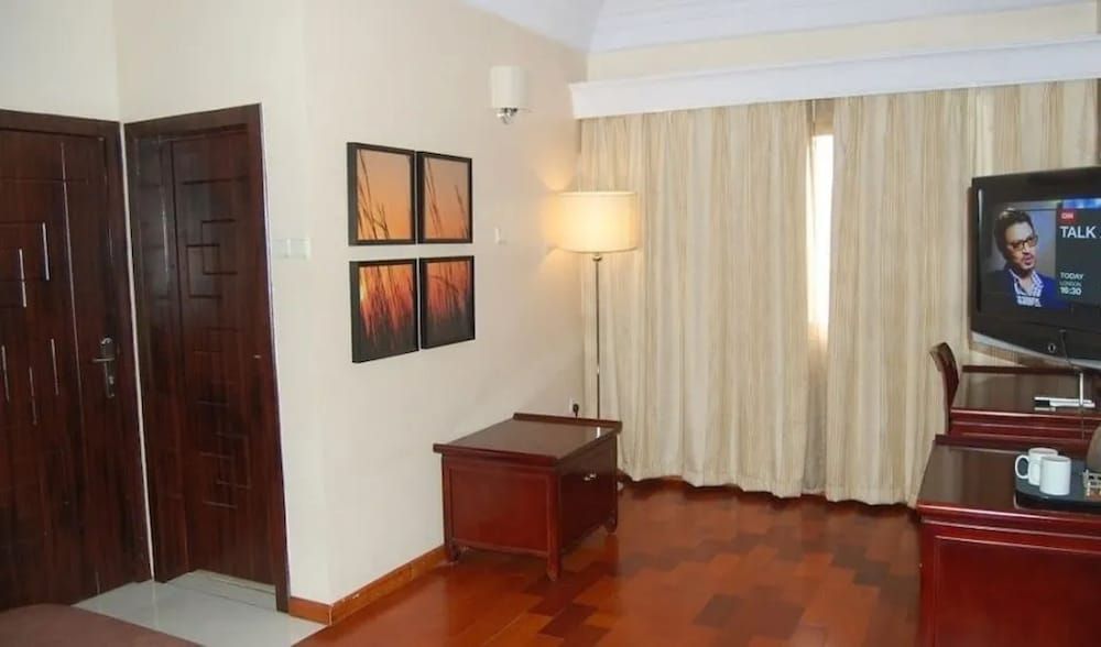 Owu Crown Hotel Executive Suite 3