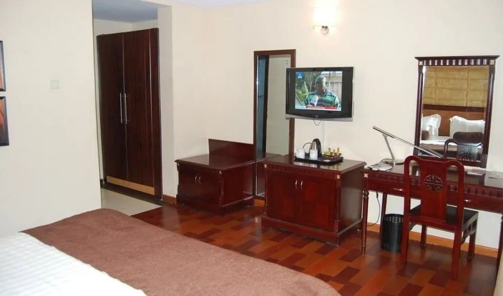 Owu Crown Hotel Superior Room 5