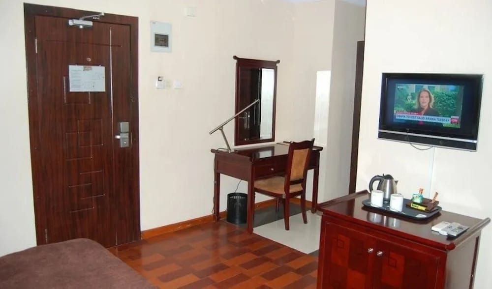 Owu Crown Hotel Executive Suite 2