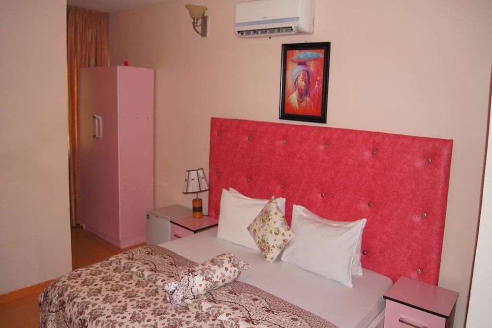 Royalview Hotel And Suites Family Suite 3