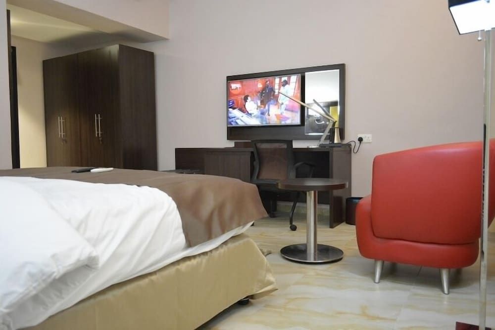De Santos Hotel Awka Standard Room, 1 King Bed, City View 4