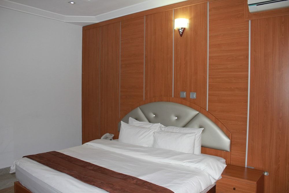 Suite (Ambassador)