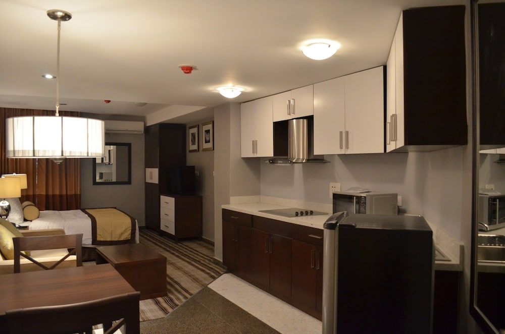 Studio, Kitchenette