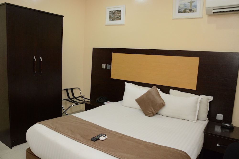 Warri Wetland Hotel Deluxe Room 8