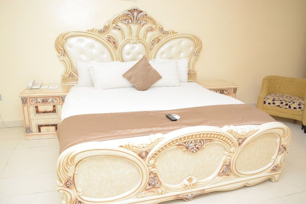 Warri Wetland Hotel Executive Single Room, Smoking, Pool View 3