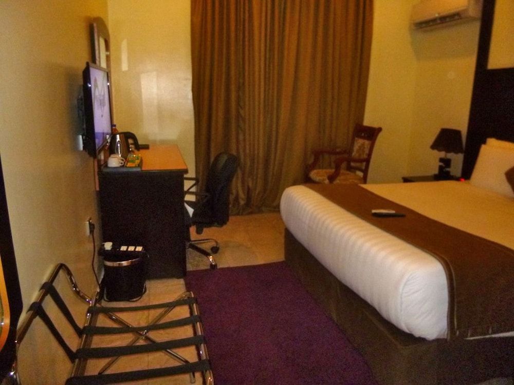 Warri Wetland Hotel Deluxe Room 2