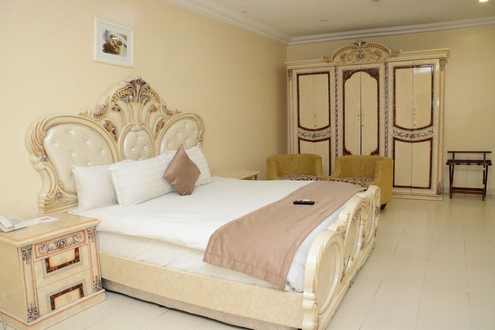 Warri Wetland Hotel Executive Single Room, Smoking, Pool View 2