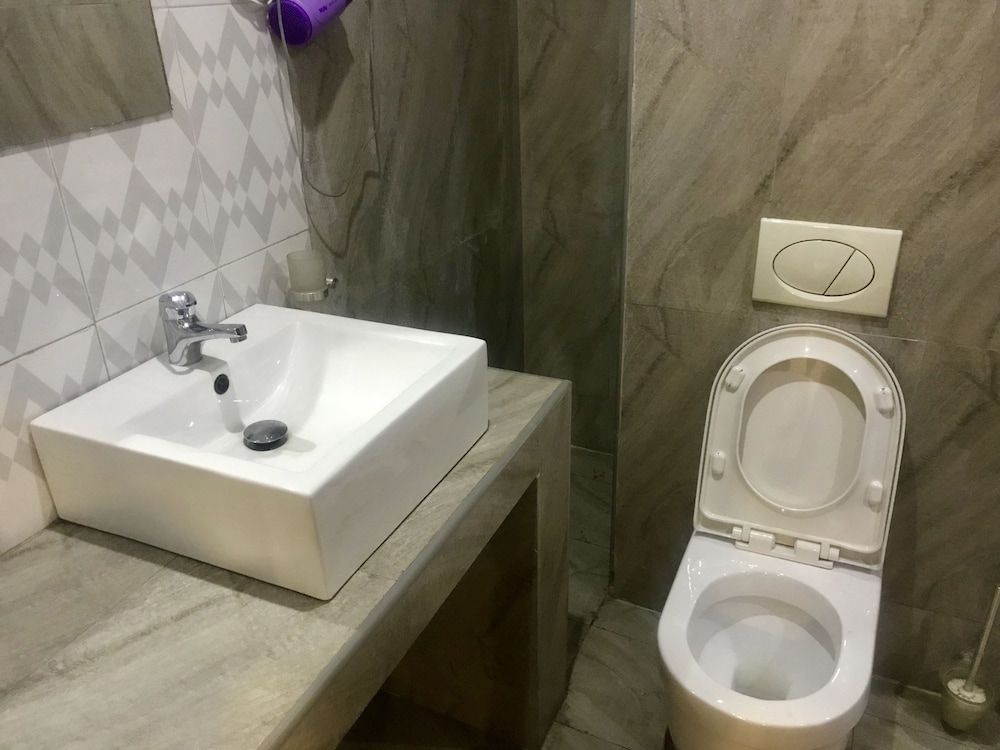 Warri Wetland Hotel Deluxe Room 12