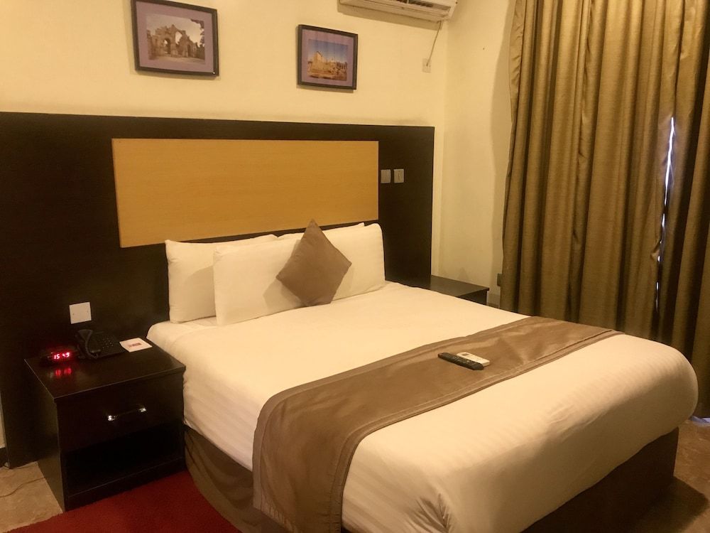 Warri Wetland Hotel Deluxe Room 6