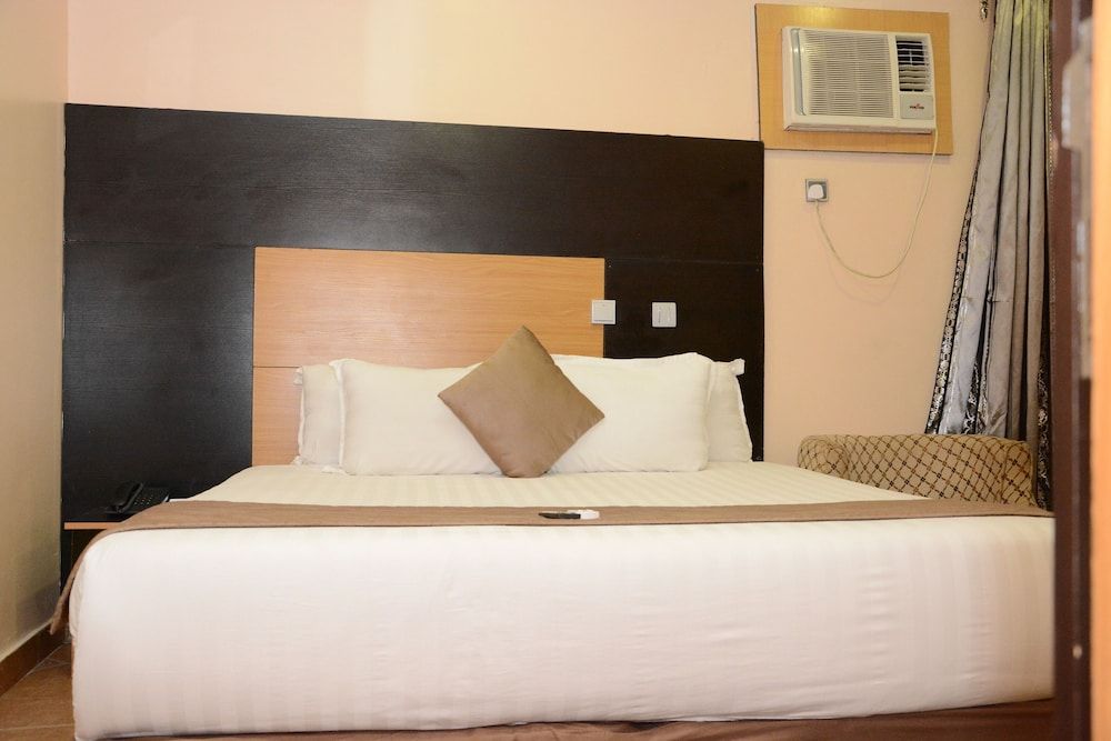 Warri Wetland Hotel Deluxe Room 10