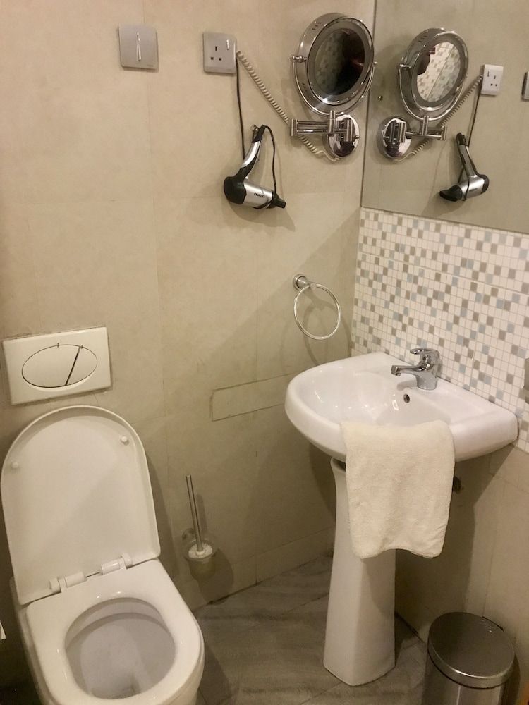 Warri Wetland Hotel Deluxe Room 13