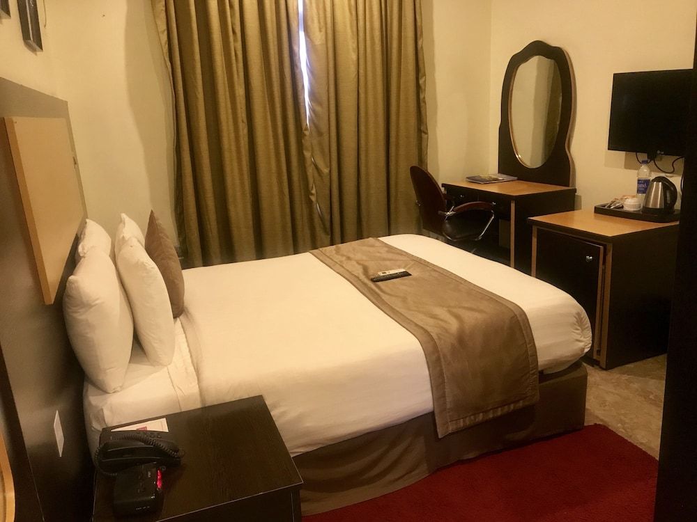 Warri Wetland Hotel Deluxe Room 4