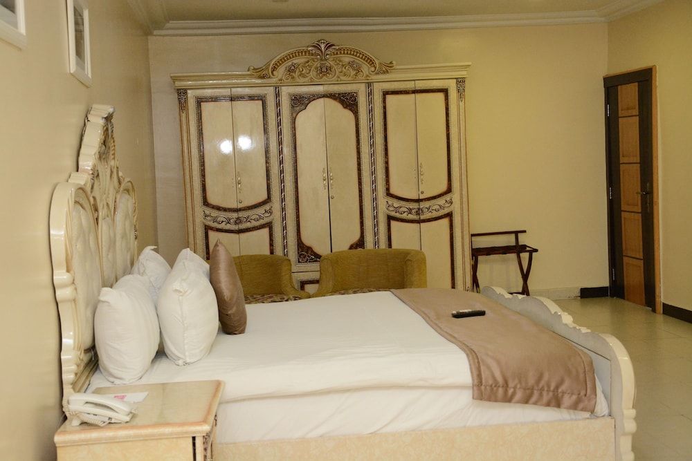 Warri Wetland Hotel Executive Single Room, Smoking, Pool View 4