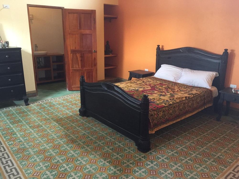 Deluxe Room, 1 Queen Bed, Private Bathroom