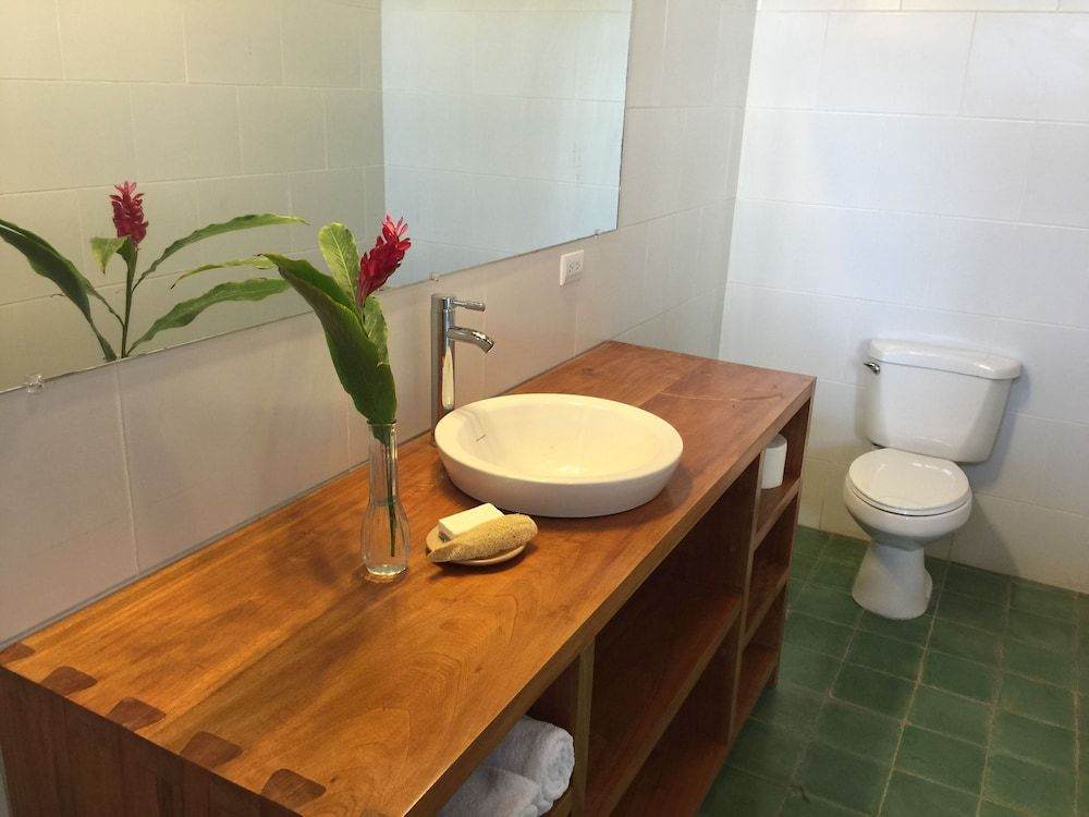 Economy Room, 1 Queen Bed, Private Bathroom